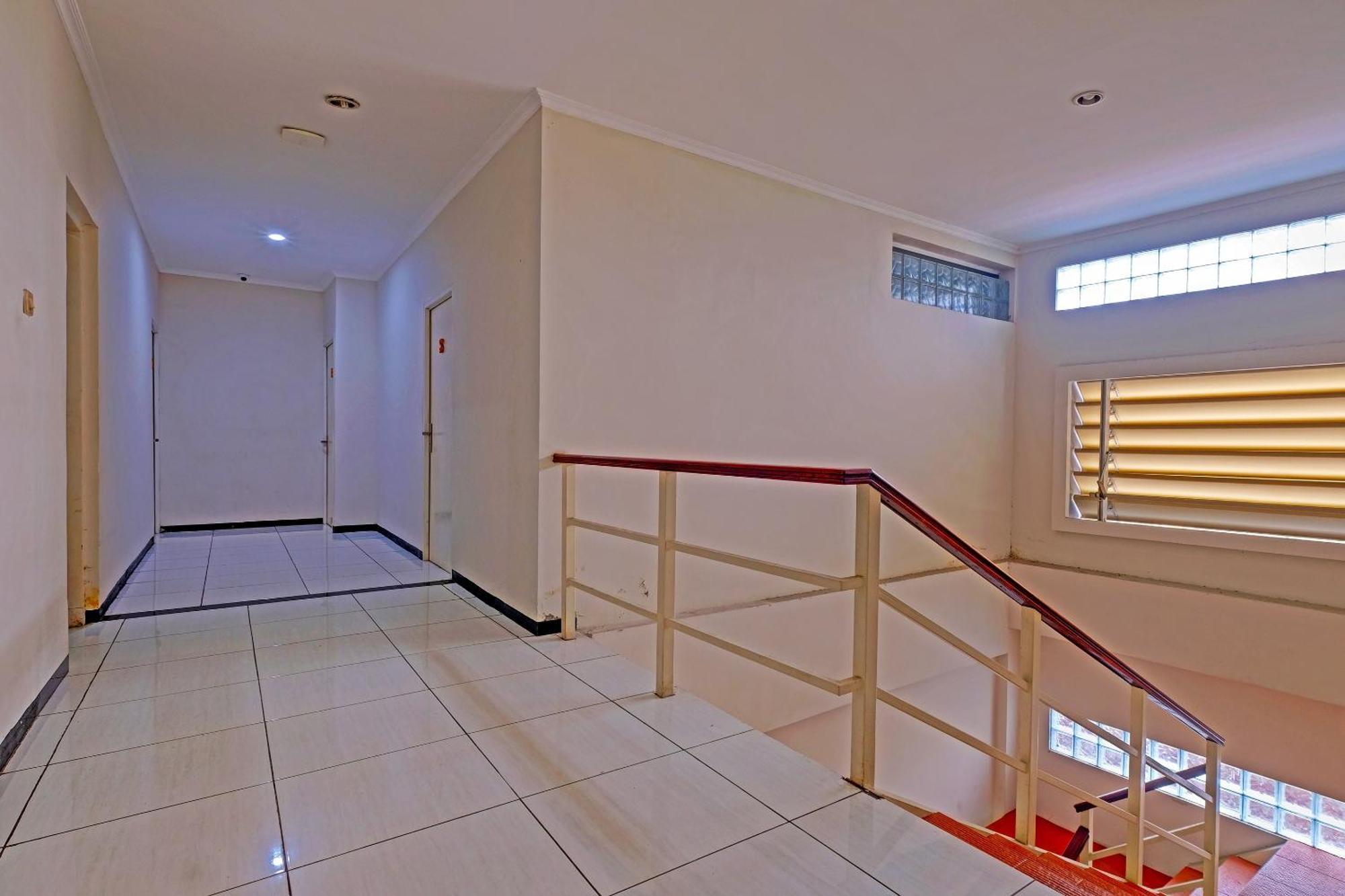 Sky Guesthouse Семаранг Экстерьер фото