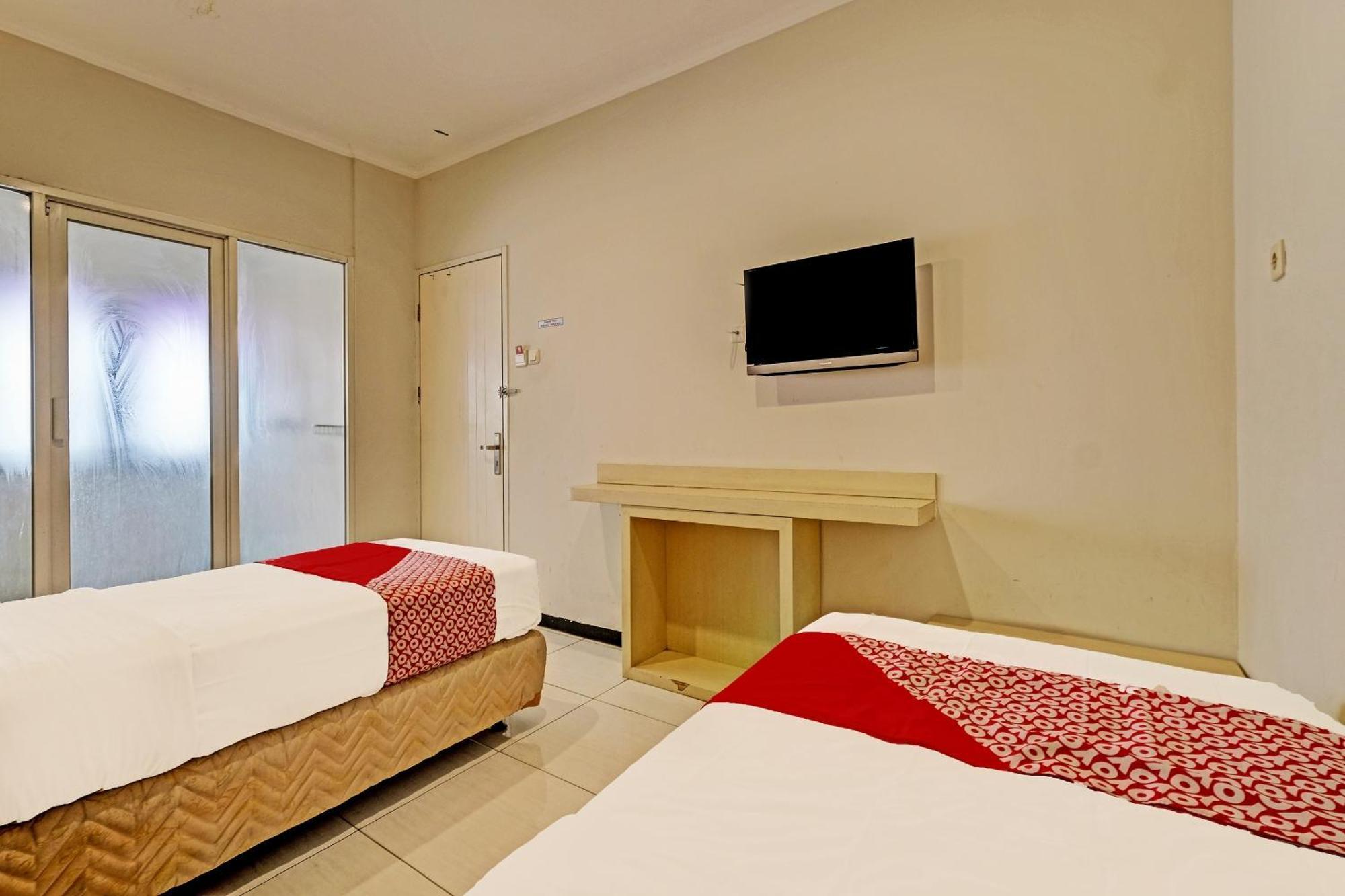 Sky Guesthouse Семаранг Экстерьер фото