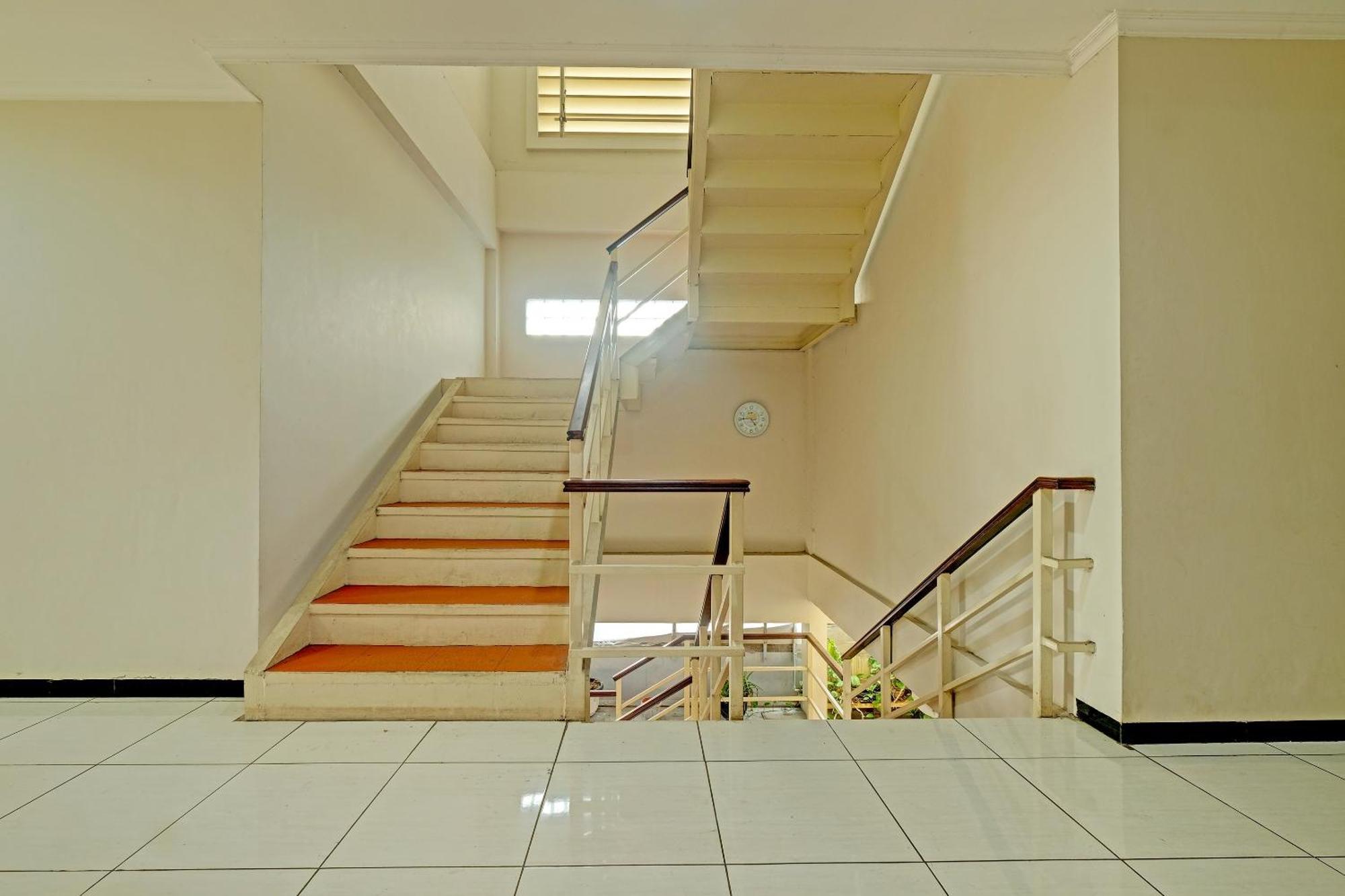 Sky Guesthouse Семаранг Экстерьер фото
