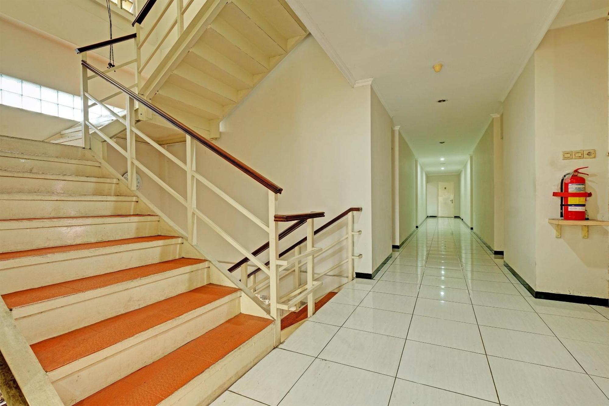 Sky Guesthouse Семаранг Экстерьер фото